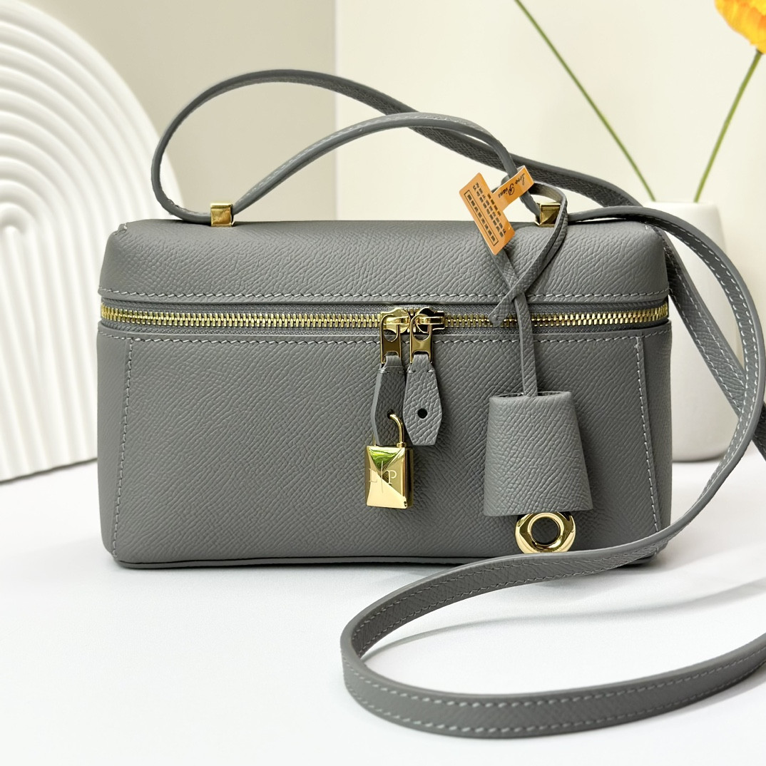 Loro Piana Extra Pocket L19 Grained Calfskin 11 x 19 x 6.5 cm