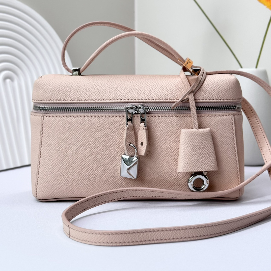 Loro Piana Extra Pocket L19 Grained Calfskin 11 x 19 x 6.5 cm