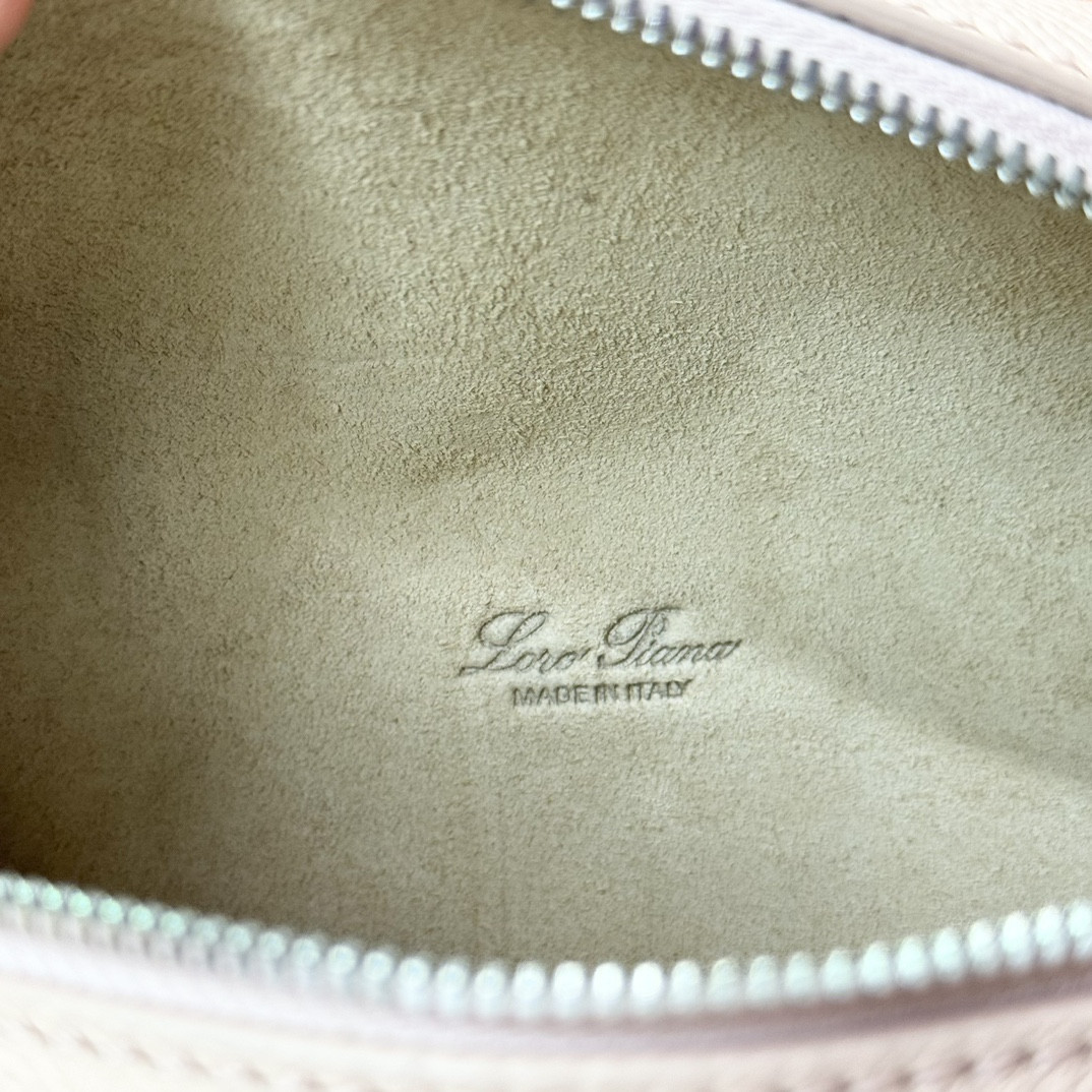 Loro Piana Extra Pocket L19 Grained Calfskin 11 x 19 x 6.5 cm