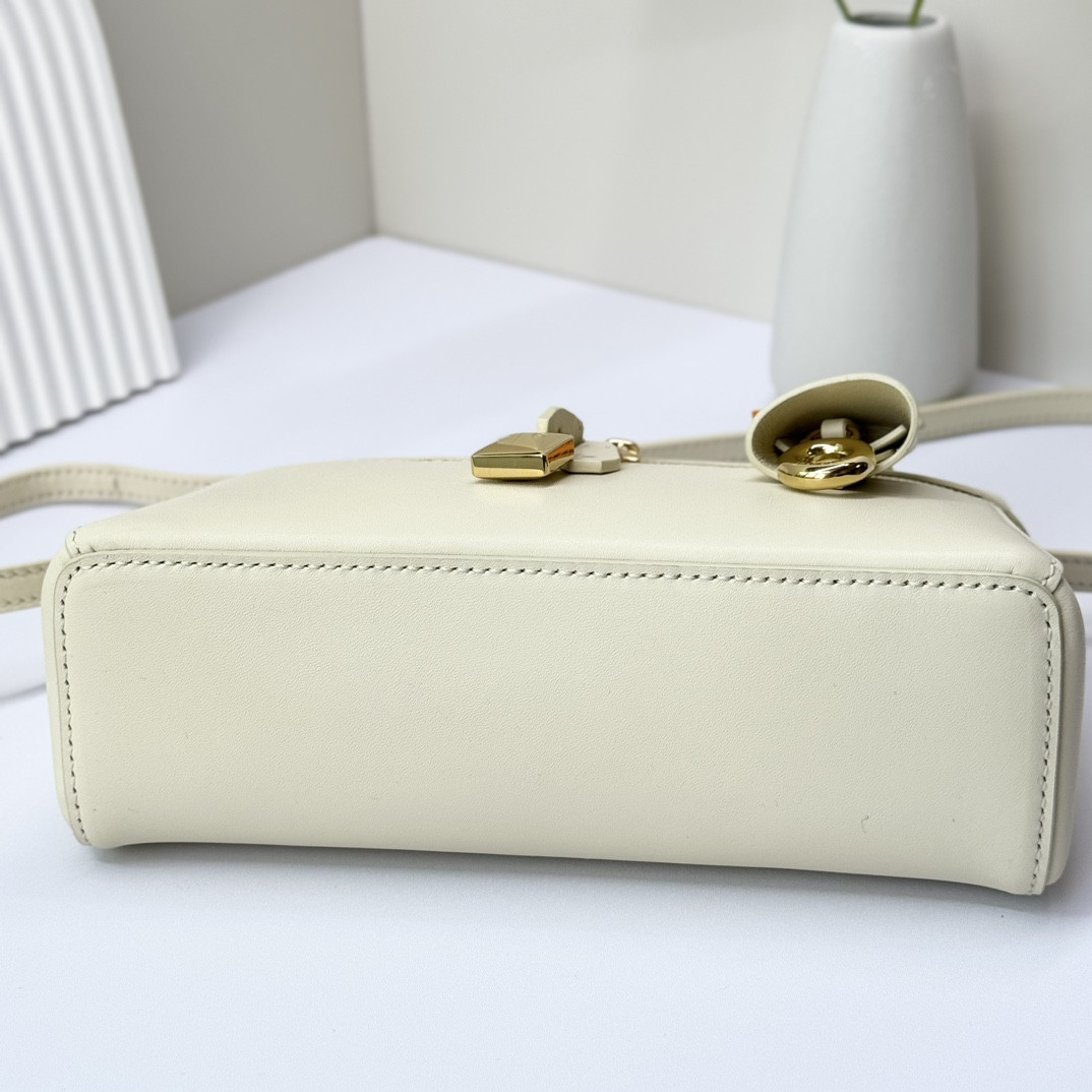 Loro Piana Extra Pocket L19 Smooth Calfskin 11 x 19 x 6.5 cm