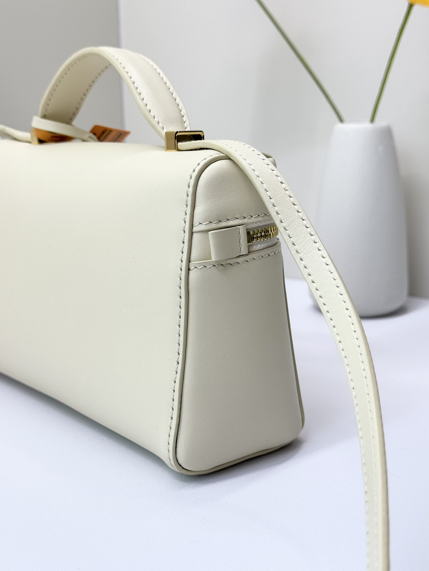 Loro Piana Extra Pocket L19 Smooth Calfskin 11 x 19 x 6.5 cm