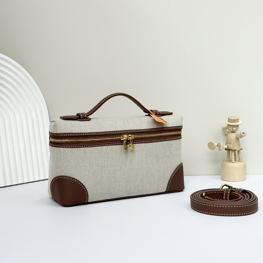 Loro Piana Extra Pocket L19 Cotton, Linen 11 x 19 x 6.5 cm