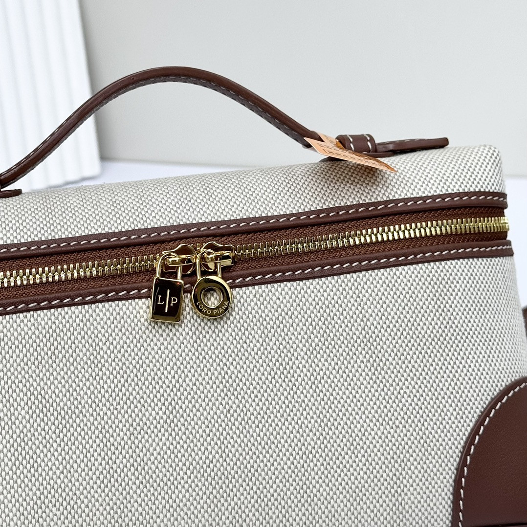 Loro Piana Extra Pocket L19 Cotton, Linen 11 x 19 x 6.5 cm