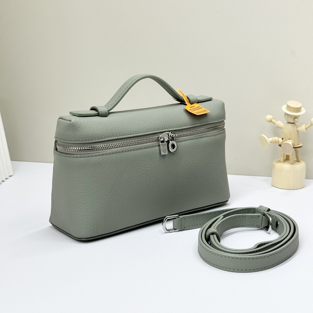 Loro Piana Extra Pocket L19 Grained Calfskin 11 x 19 x 6.5 cm