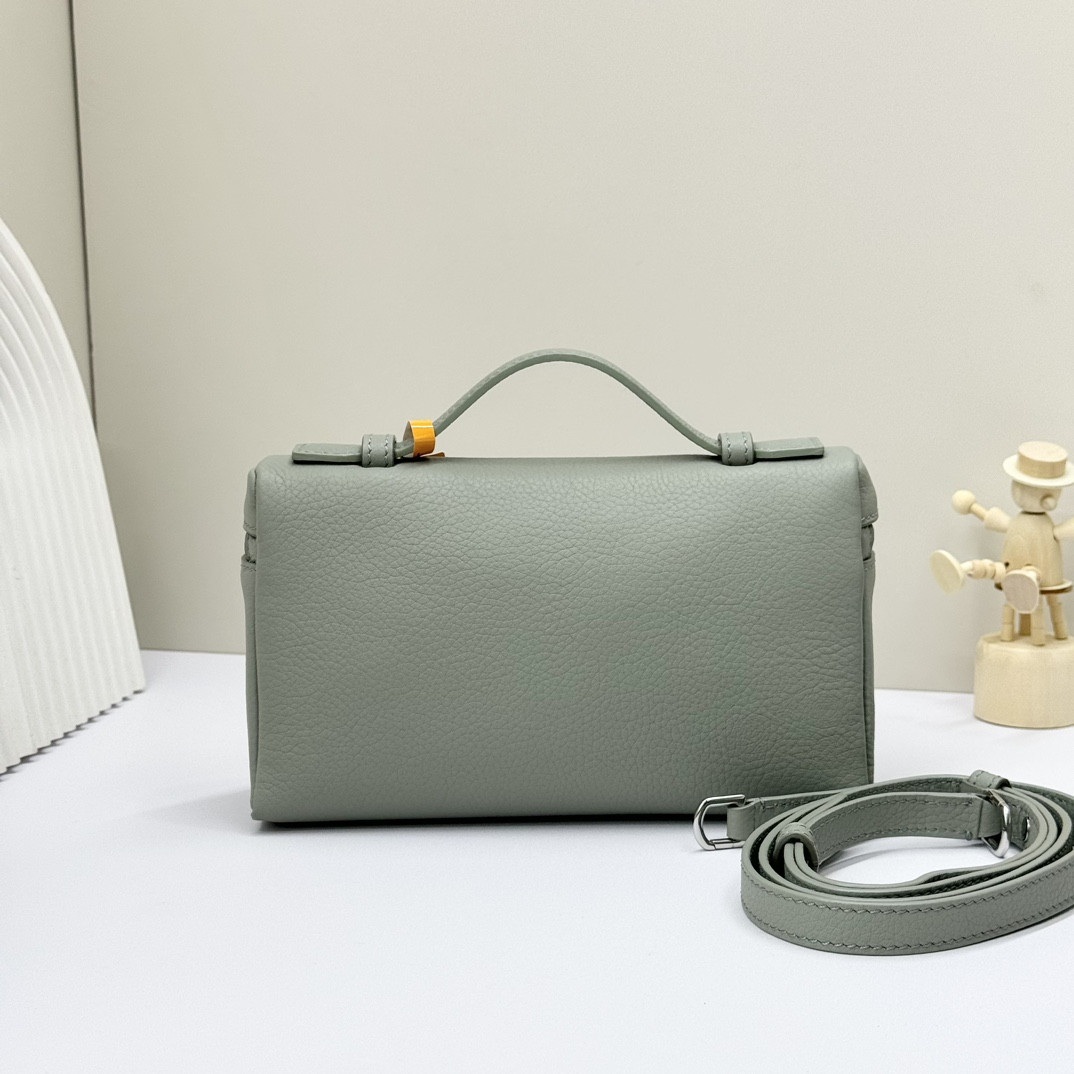 Loro Piana Extra Pocket L19 Grained Calfskin 11 x 19 x 6.5 cm