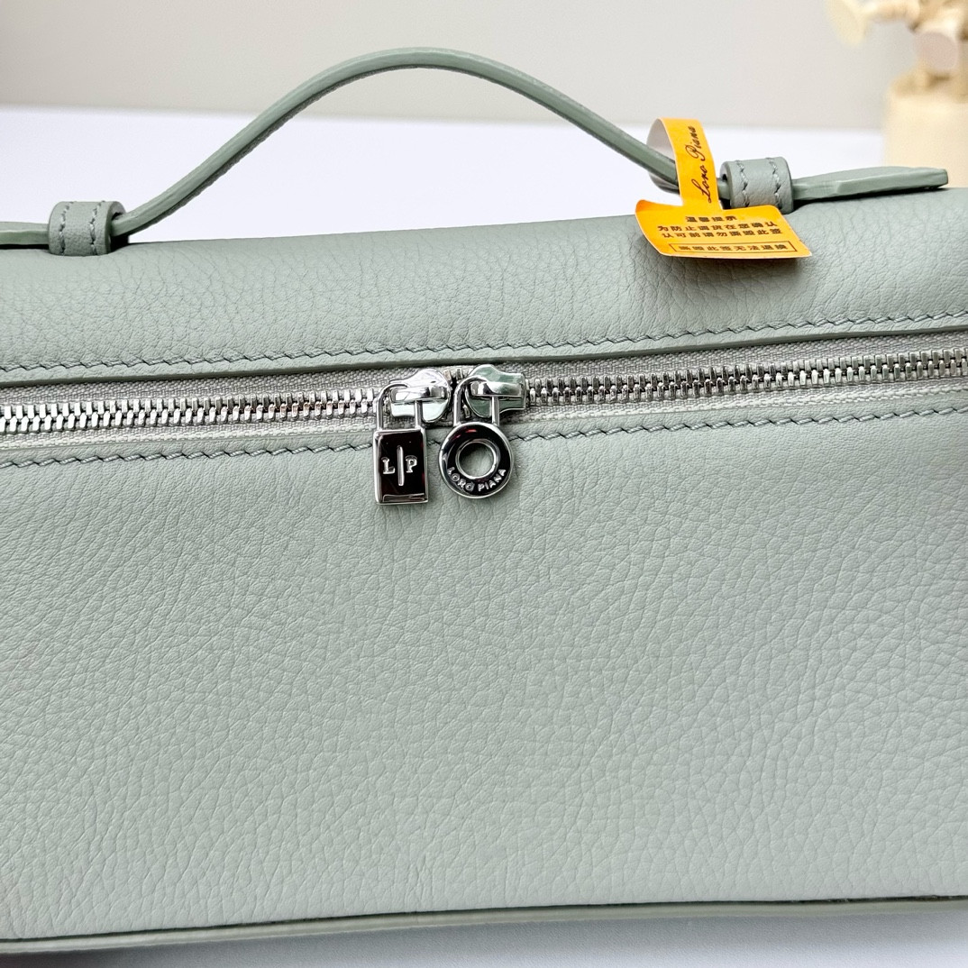 Loro Piana Extra Pocket L19 Grained Calfskin 11 x 19 x 6.5 cm