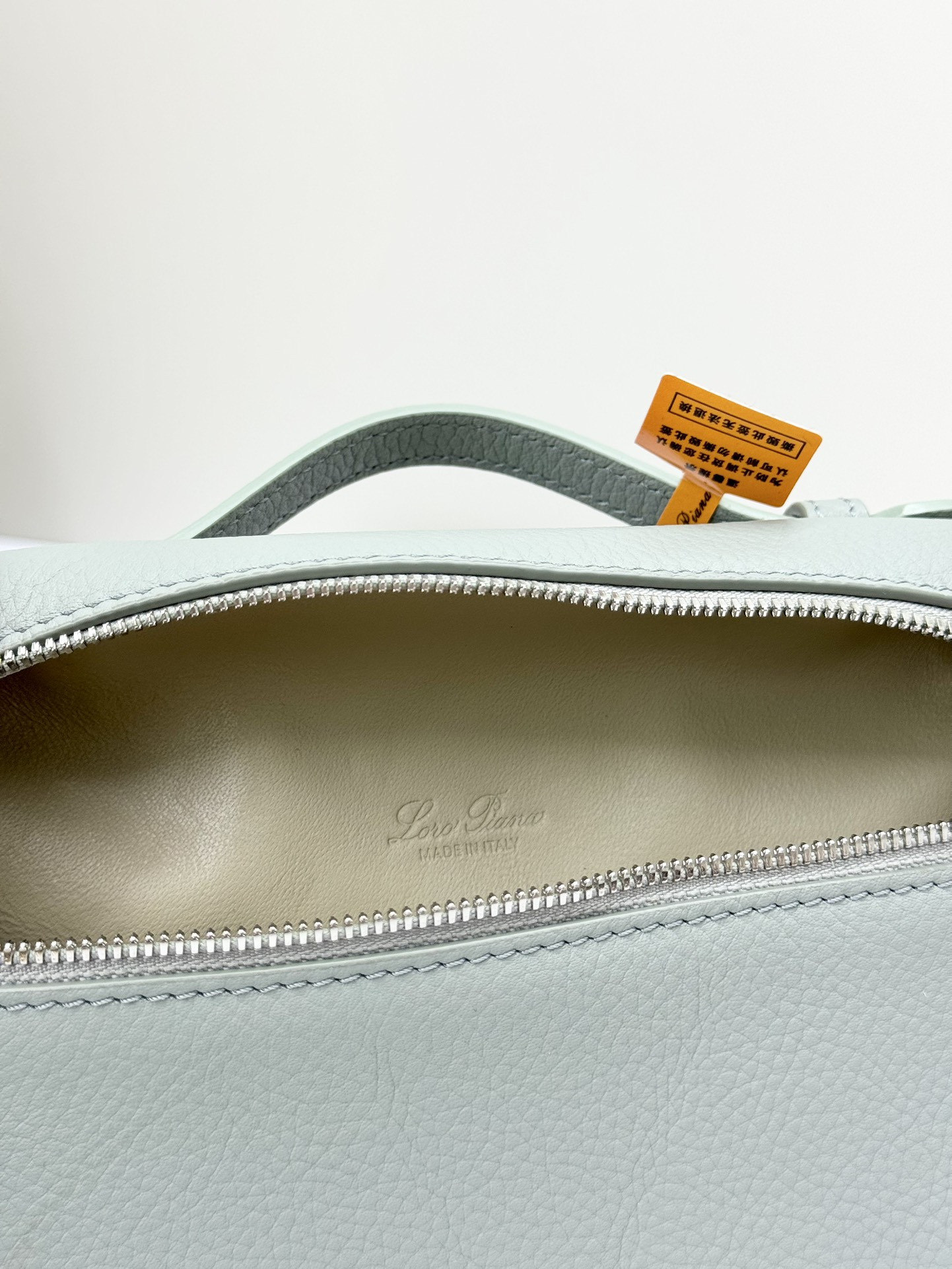 Loro Piana Extra Pocket L19 Grained Calfskin 11 x 19 x 6.5 cm