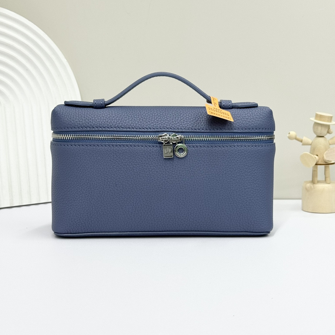 Loro Piana Extra Pocket L19 Grained Calfskin 11 x 19 x 6.5 cm