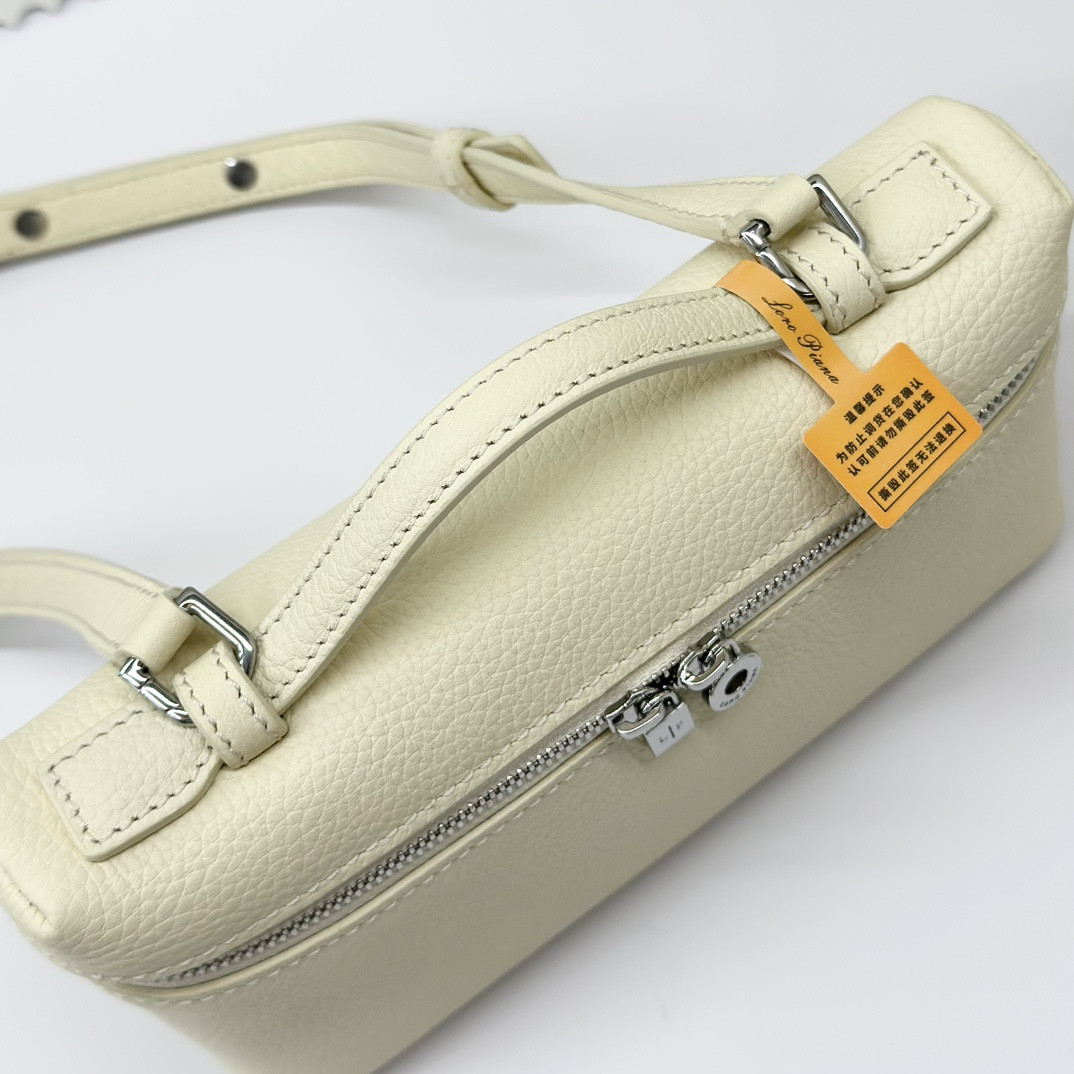 Loro Piana Extra Pocket L19 Grained Calfskin 11 x 19 x 6.5 cm