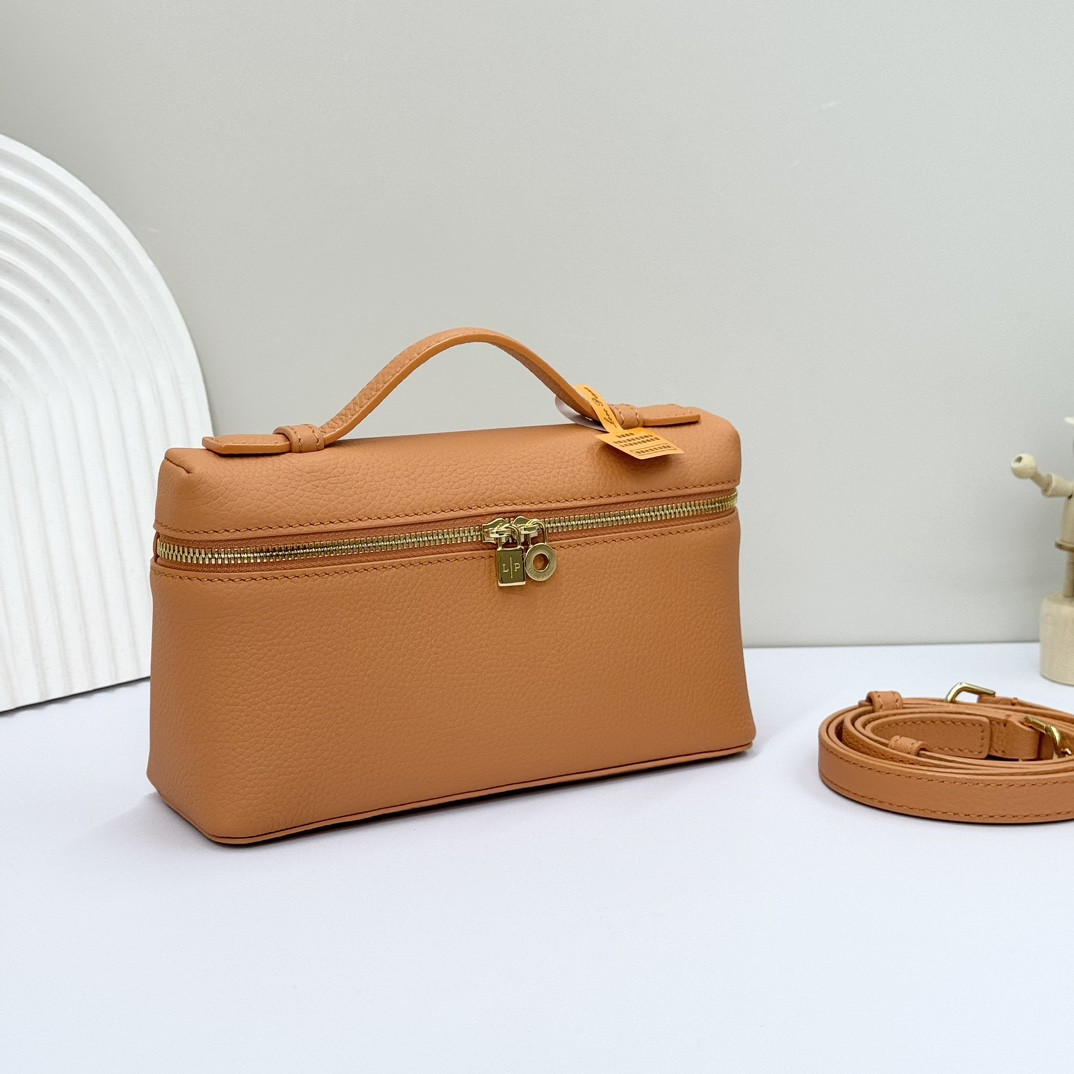 Loro Piana Extra Pocket L19 Grained Calfskin 11 x 19 x 6.5 cm