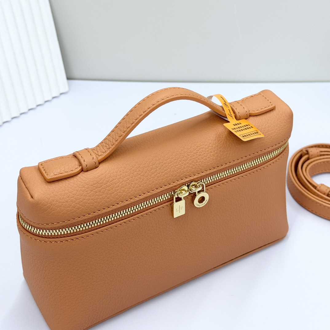 Loro Piana Extra Pocket L19 Grained Calfskin 11 x 19 x 6.5 cm