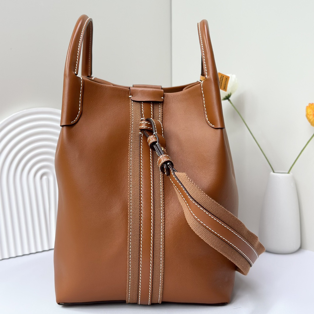 Loro Piana Large Bale Bag Smooth Calfskin 24 x 20 x 27 cm