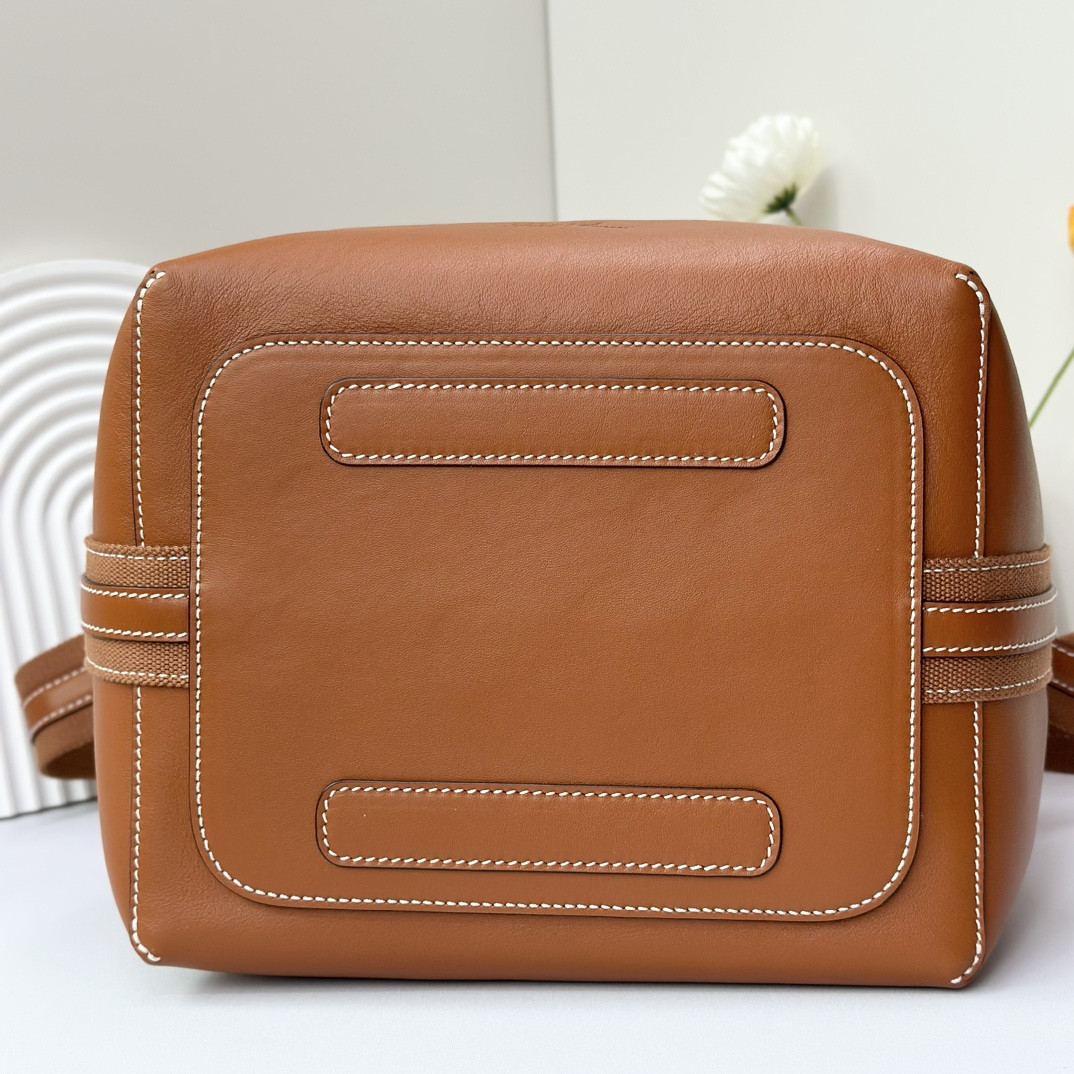 Loro Piana Large Bale Bag Smooth Calfskin 24 x 20 x 27 cm