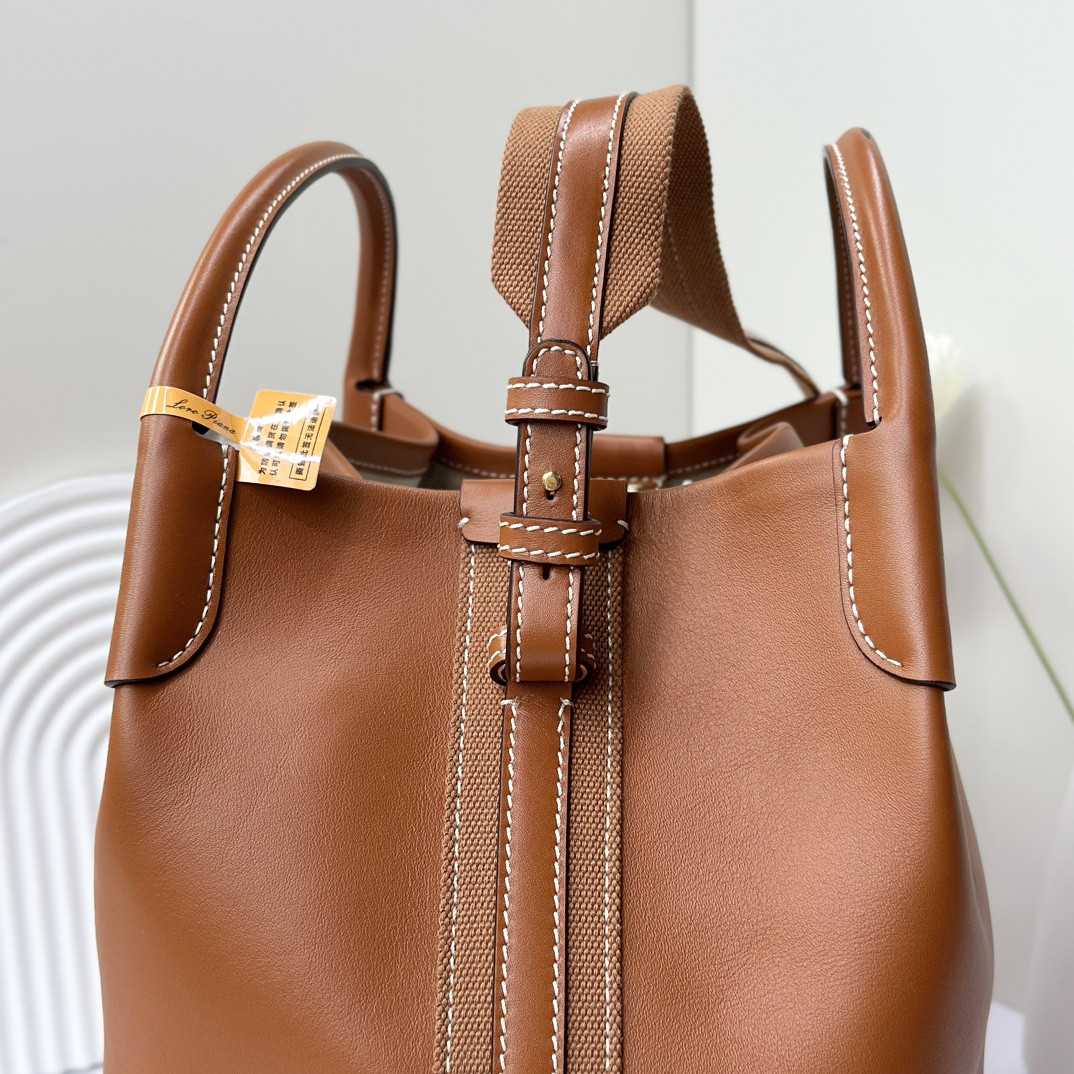 Loro Piana Large Bale Bag Smooth Calfskin 24 x 20 x 27 cm