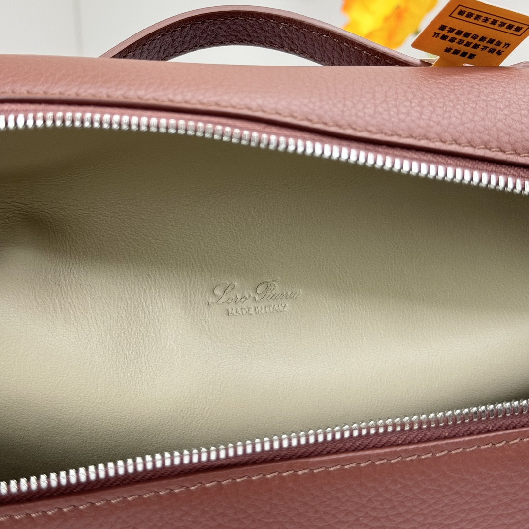 Loro Piana Extra Pocket backpack L23.5 Grained Calfskin 23 x 21 x 8 cm