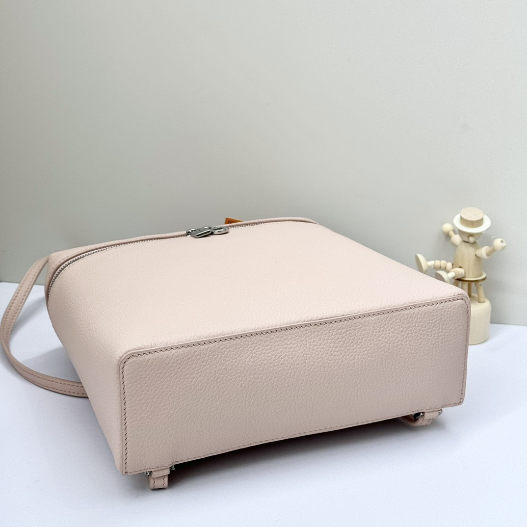 Loro Piana Extra Pocket backpack L23.5 Grained Calfskin 23 x 21 x 8 cm