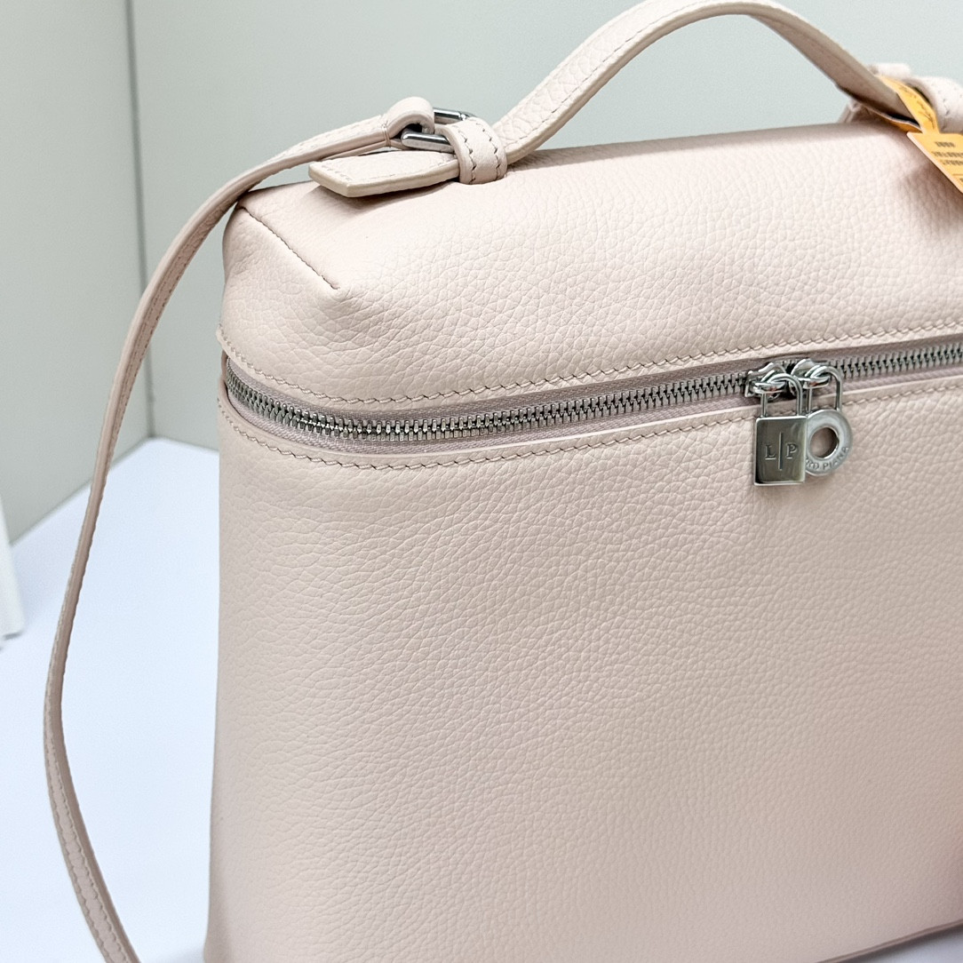 Loro Piana Extra Pocket backpack L23.5 Grained Calfskin 23 x 21 x 8 cm