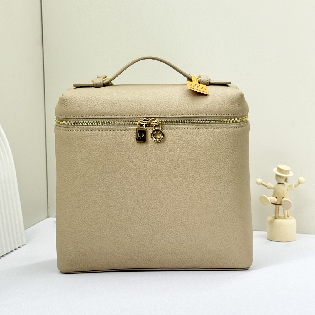 Loro Piana Extra Pocket backpack L23.5 Grained Calfskin 23 x 21 x 8 cm