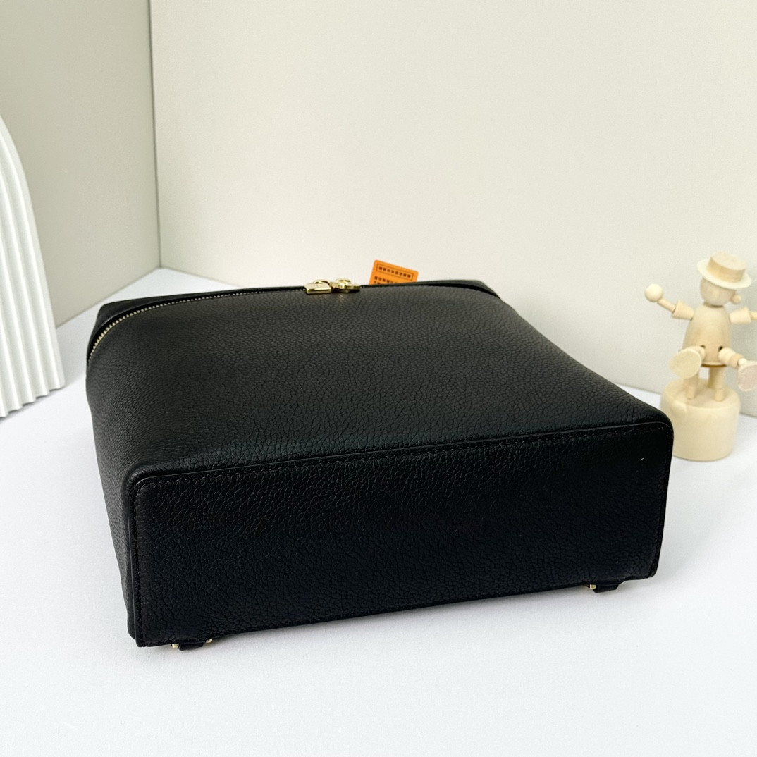 Loro Piana Extra Pocket backpack L23.5 Grained Calfskin 23 x 21 x 8 cm