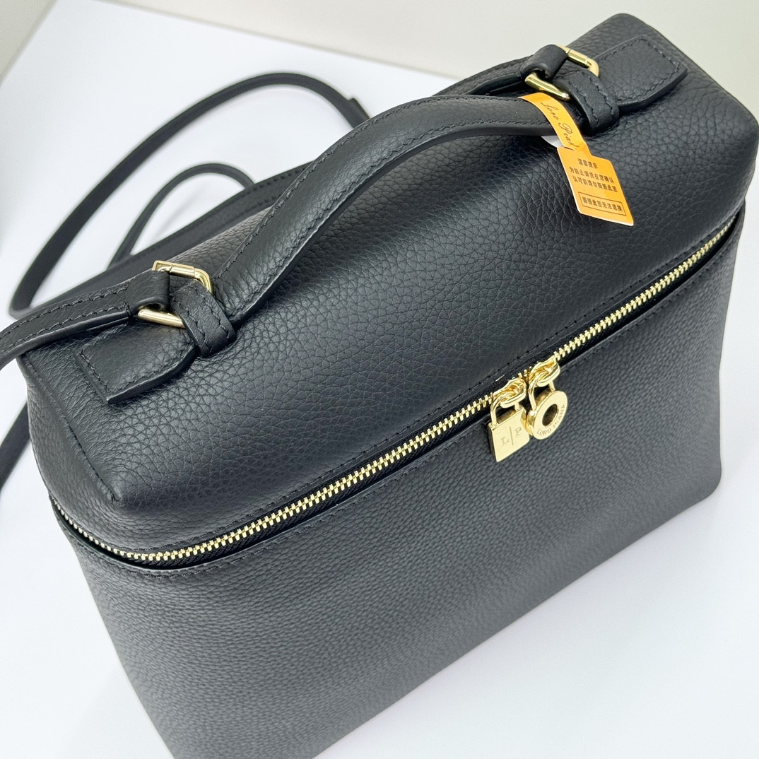 Loro Piana Extra Pocket backpack L23.5 Grained Calfskin 23 x 21 x 8 cm