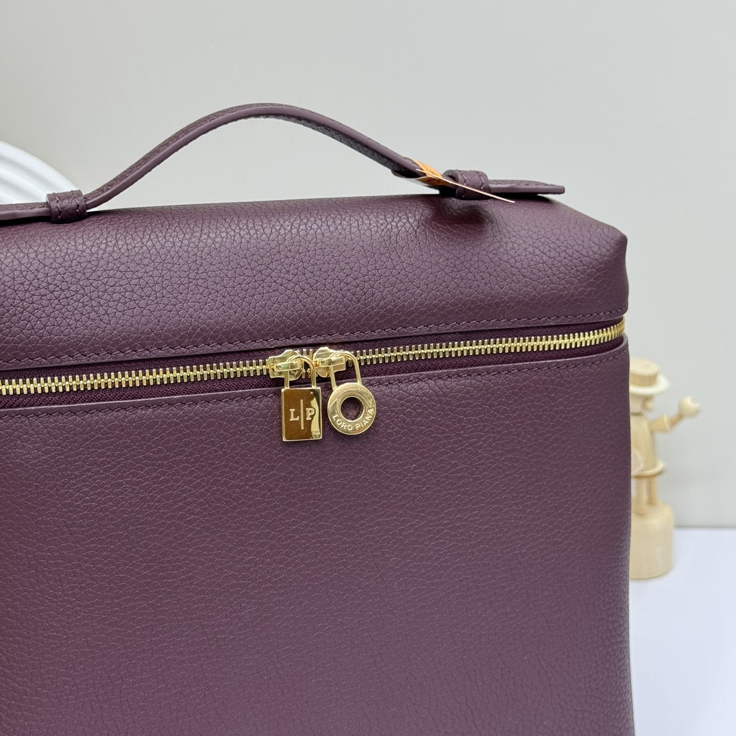 Loro Piana Extra Pocket backpack L23.5 Grained Calfskin 23 x 21 x 8 cm