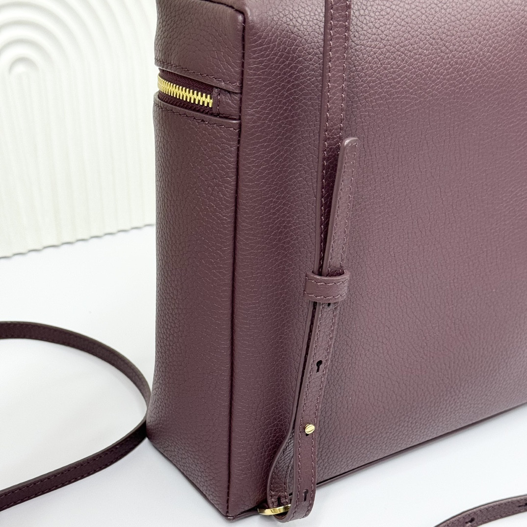 Loro Piana Extra Pocket backpack L23.5 Grained Calfskin 23 x 21 x 8 cm