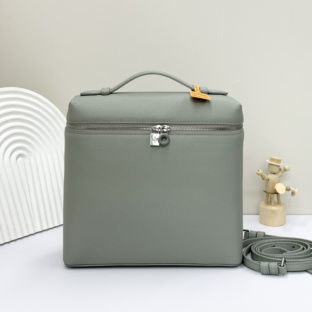 Loro Piana Extra Pocket backpack L23.5 Grained Calfskin 23 x 21 x 8 cm