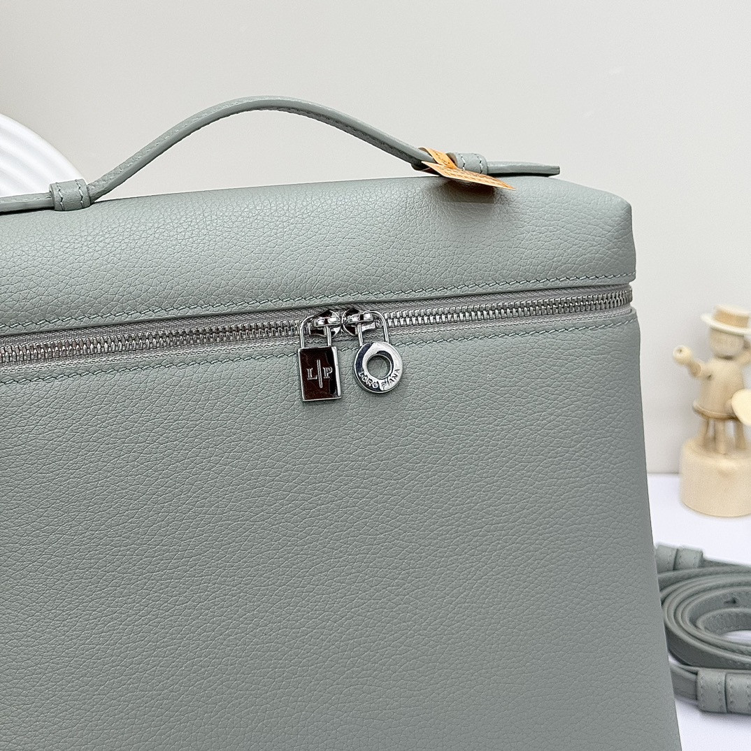 Loro Piana Extra Pocket backpack L23.5 Grained Calfskin 23 x 21 x 8 cm