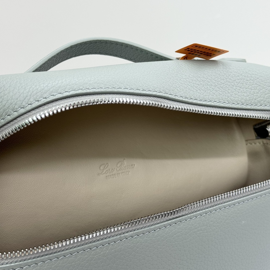 Loro Piana Extra Pocket backpack L23.5 Grained Calfskin 23 x 21 x 8 cm