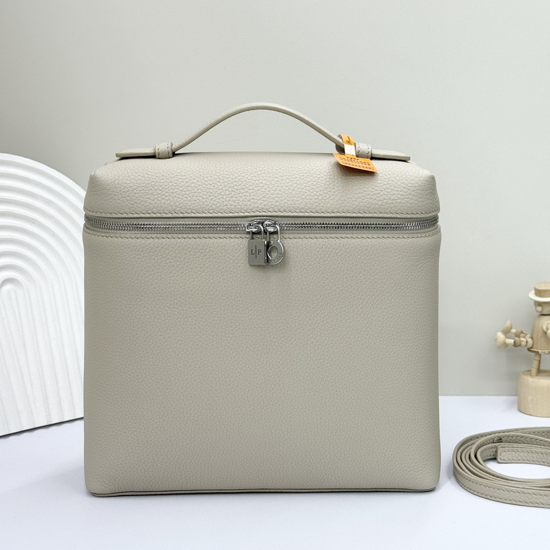 Loro Piana Extra Pocket backpack L23.5 Grained Calfskin 23 x 21 x 8 cm