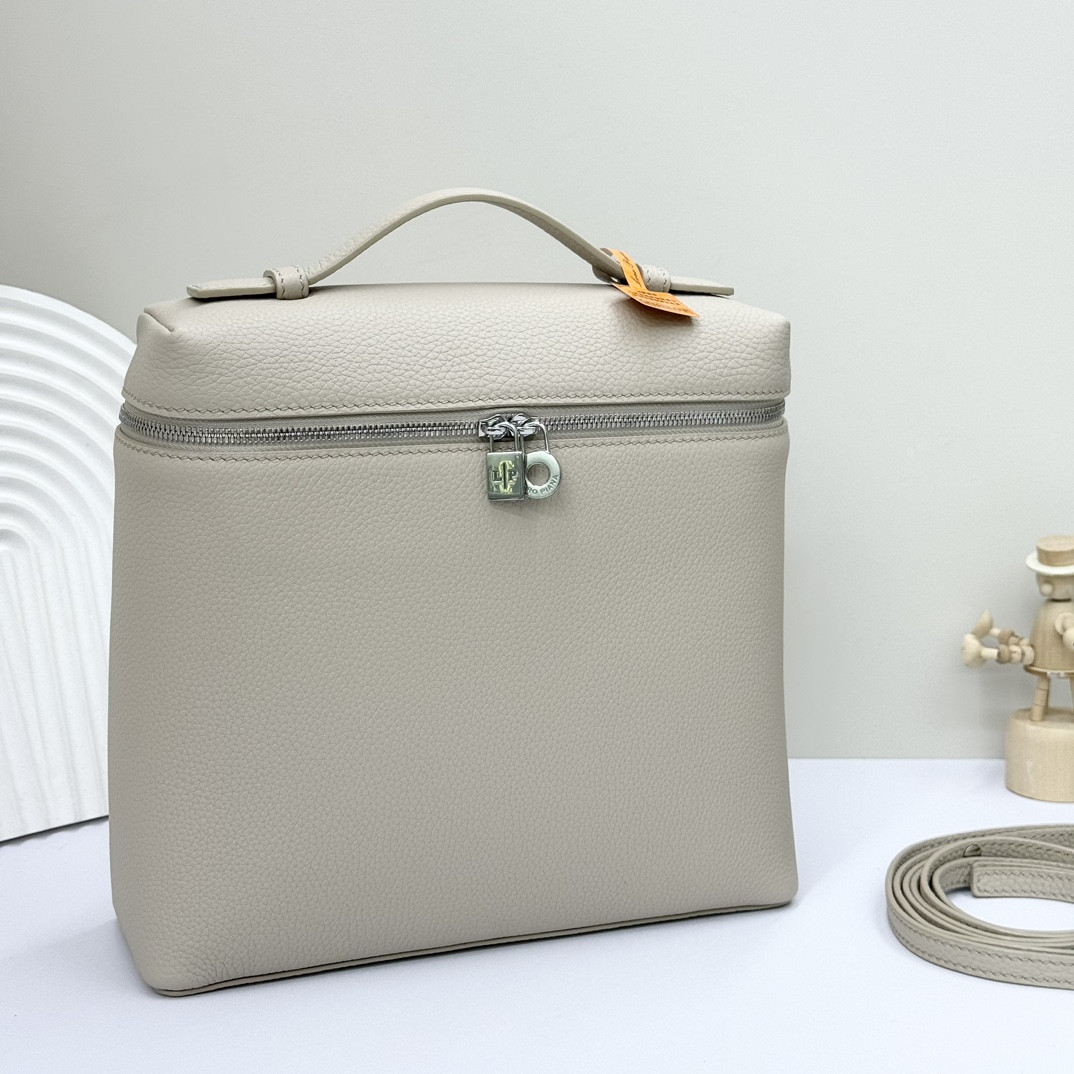 Loro Piana Extra Pocket backpack L23.5 Grained Calfskin 23 x 21 x 8 cm