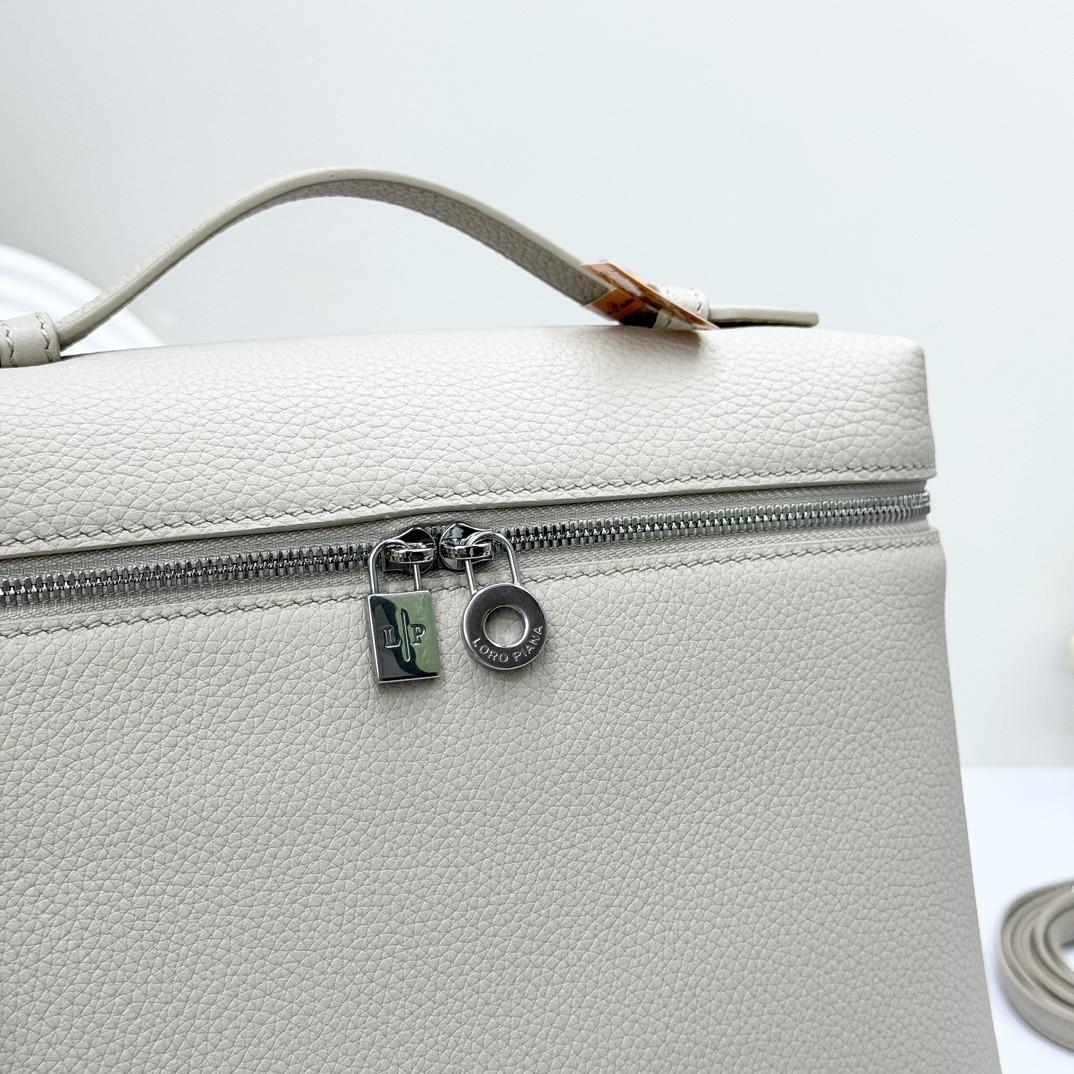 Loro Piana Extra Pocket backpack L23.5 Grained Calfskin 23 x 21 x 8 cm