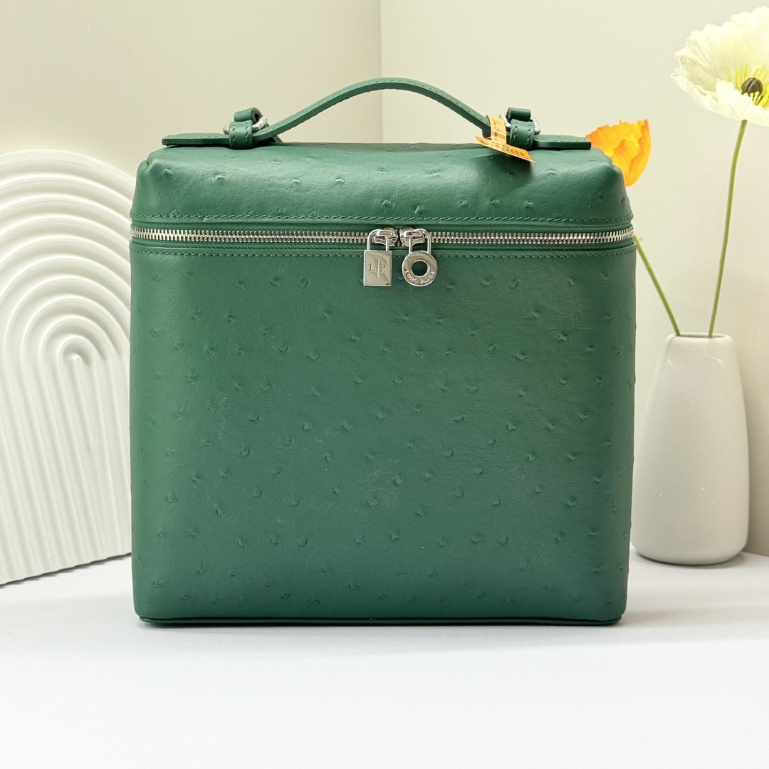 Loro Piana Extra Pocket backpack L23.5 Ostrich-grained Leather 23 x 21 x 8 cm