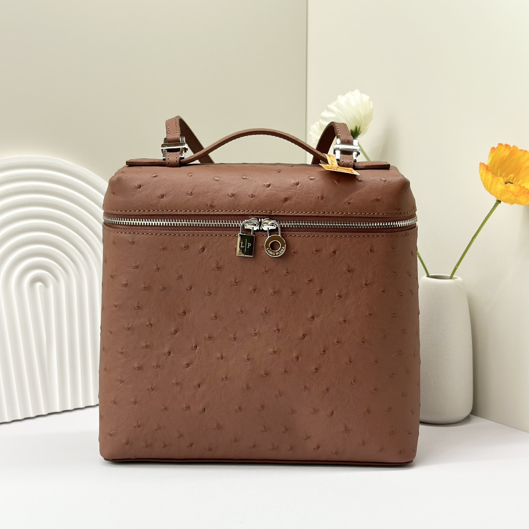 Loro Piana Extra Pocket backpack L23.5 Ostrich-grained Leather 23 x 21 x 8 cm