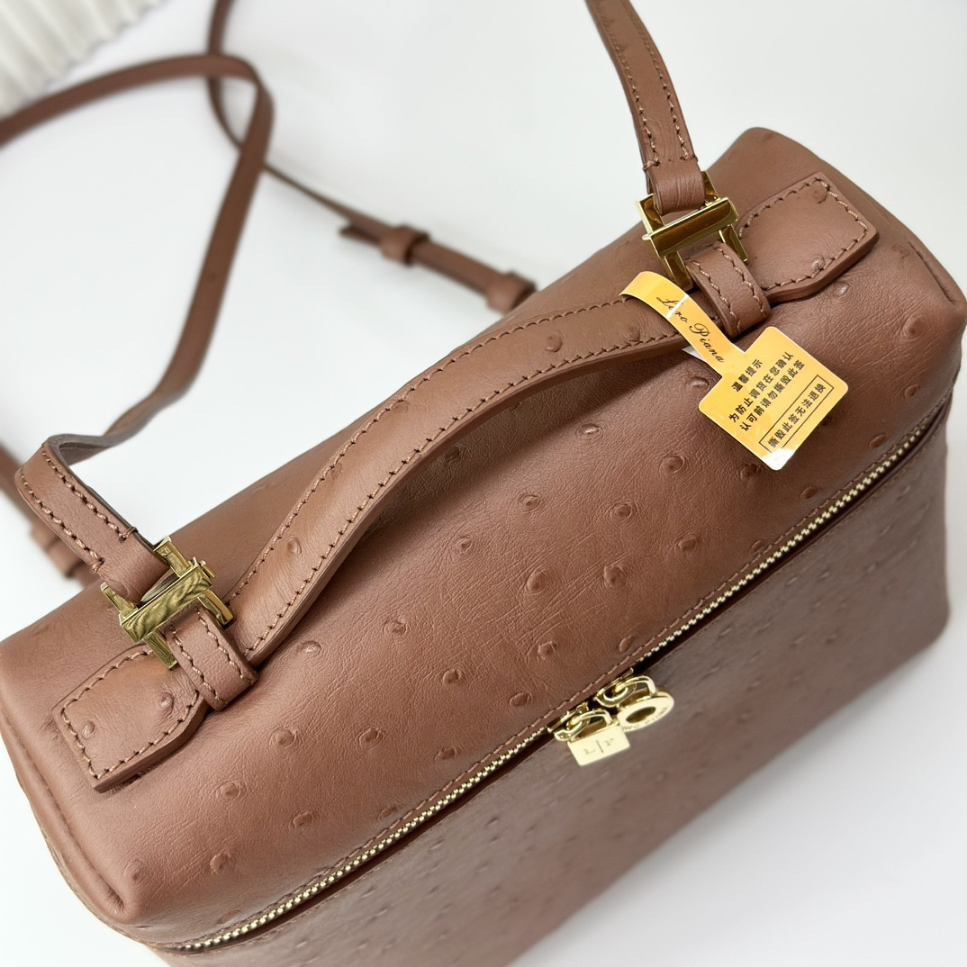 Loro Piana Extra Pocket backpack L23.5 Ostrich-grained Leather 23 x 21 x 8 cm