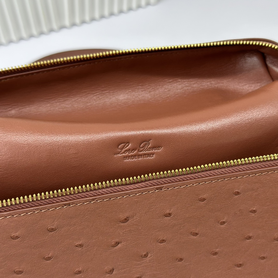 Loro Piana Extra Pocket backpack L23.5 Ostrich-grained Leather 23 x 21 x 8 cm