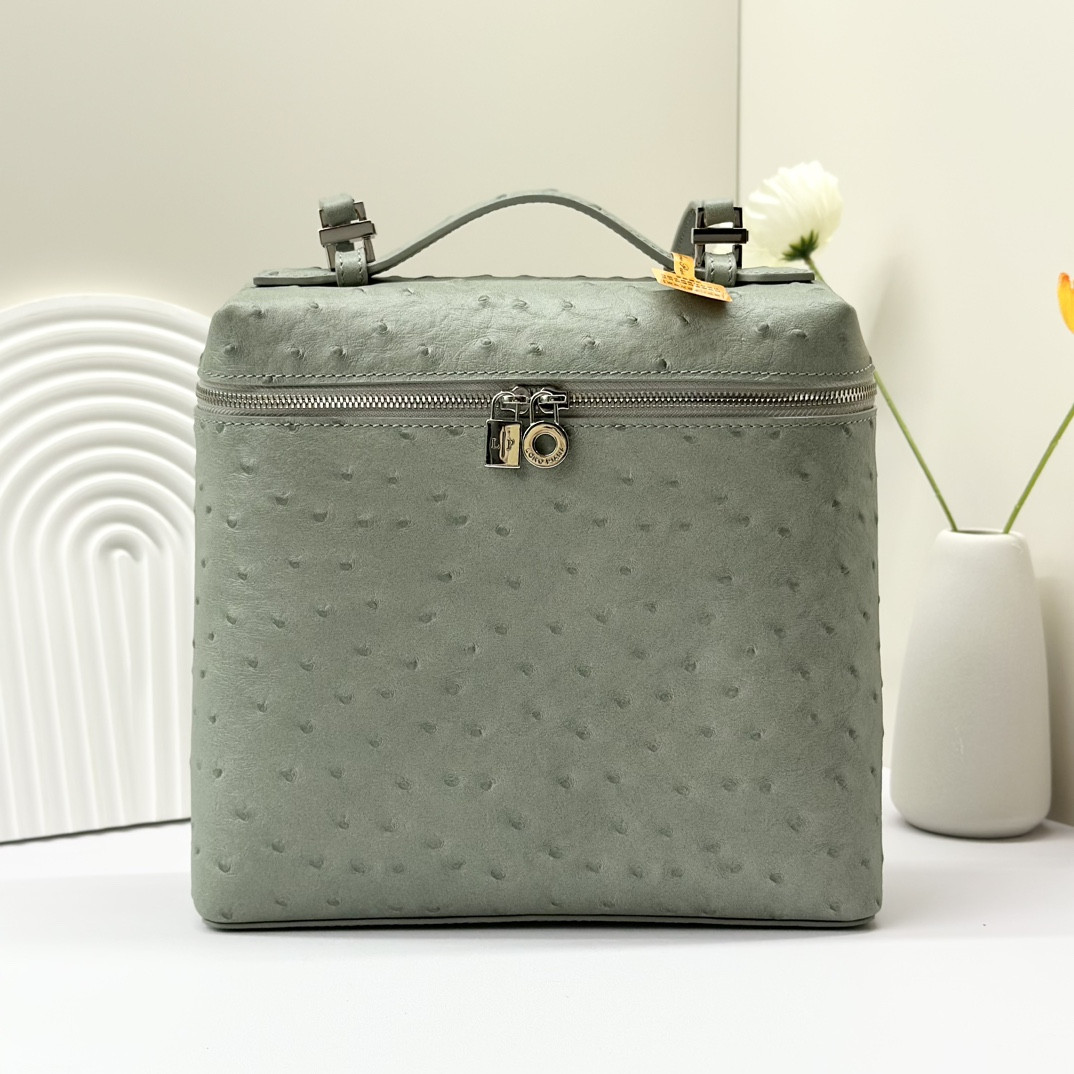 Loro Piana Extra Pocket backpack L23.5 Ostrich-grained Leather 23 x 21 x 8 cm