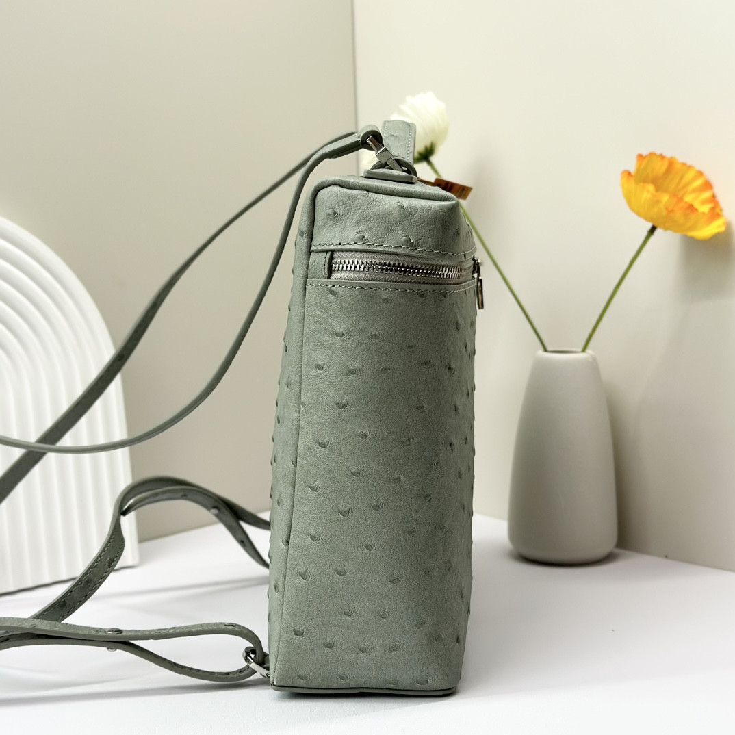 Loro Piana Extra Pocket backpack L23.5 Ostrich-grained Leather 23 x 21 x 8 cm