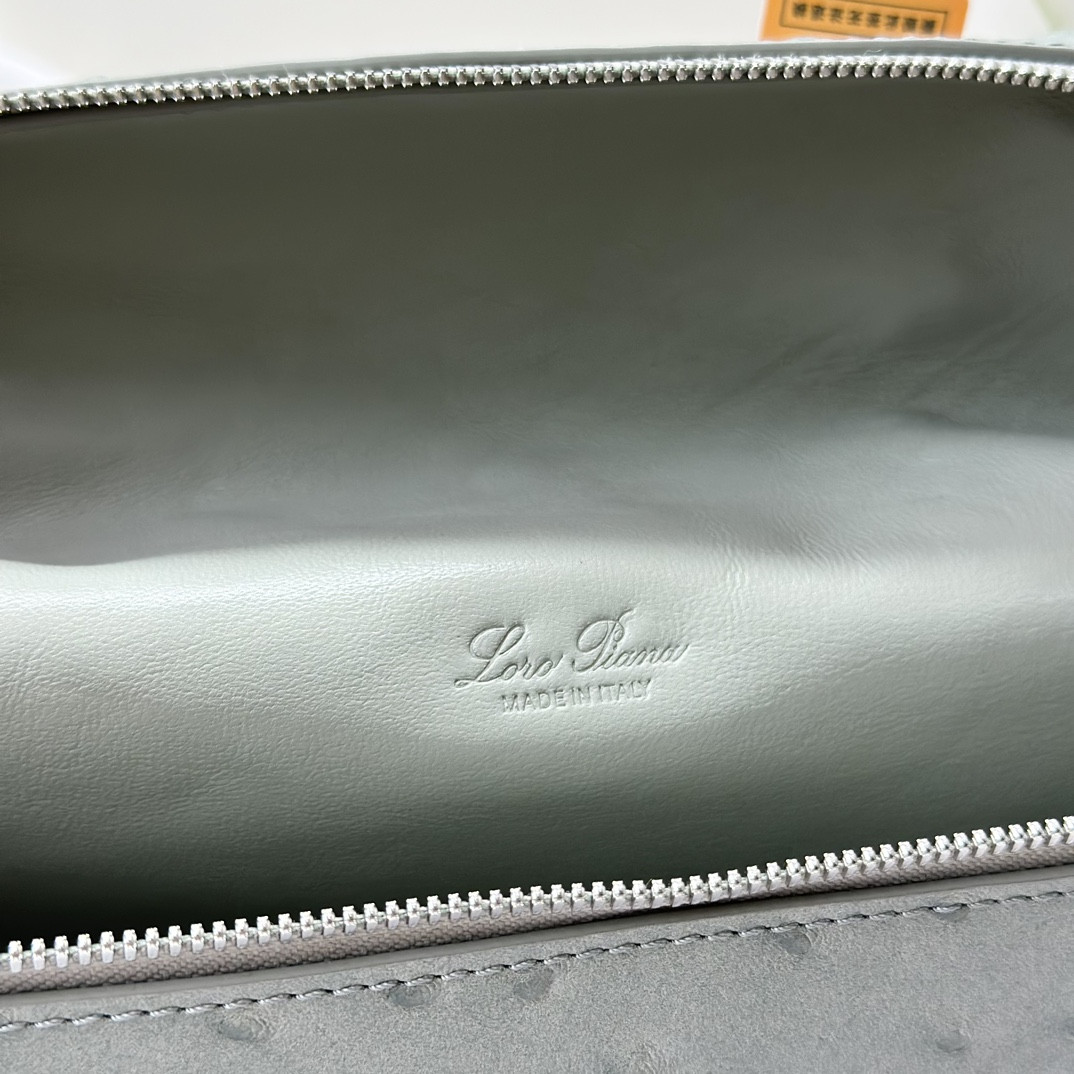 Loro Piana Extra Pocket backpack L23.5 Ostrich-grained Leather 23 x 21 x 8 cm