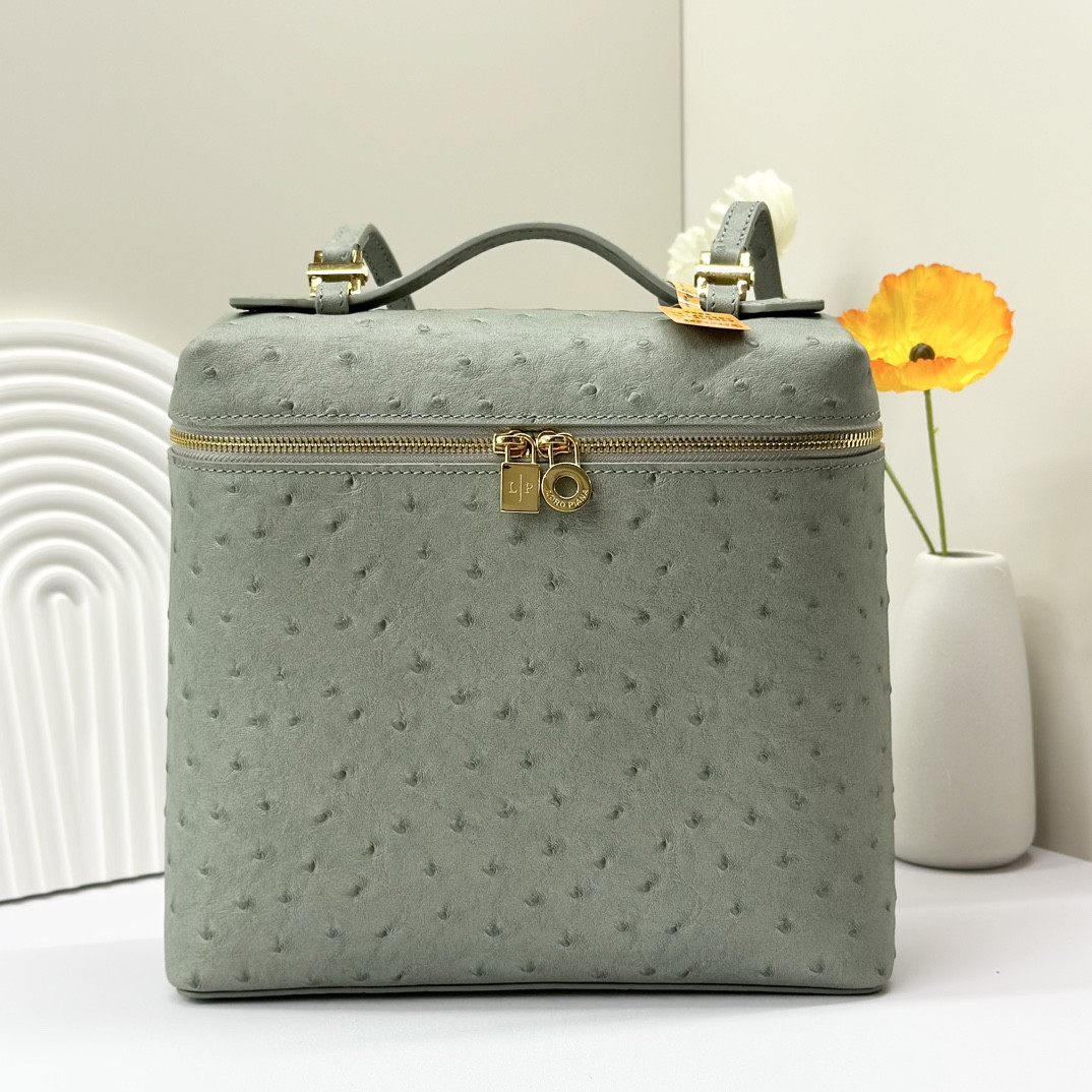 Loro Piana Extra Pocket backpack L23.5 Ostrich-grained Leather 23 x 21 x 8 cm