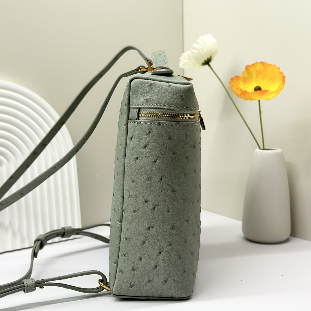 Loro Piana Extra Pocket backpack L23.5 Ostrich-grained Leather 23 x 21 x 8 cm