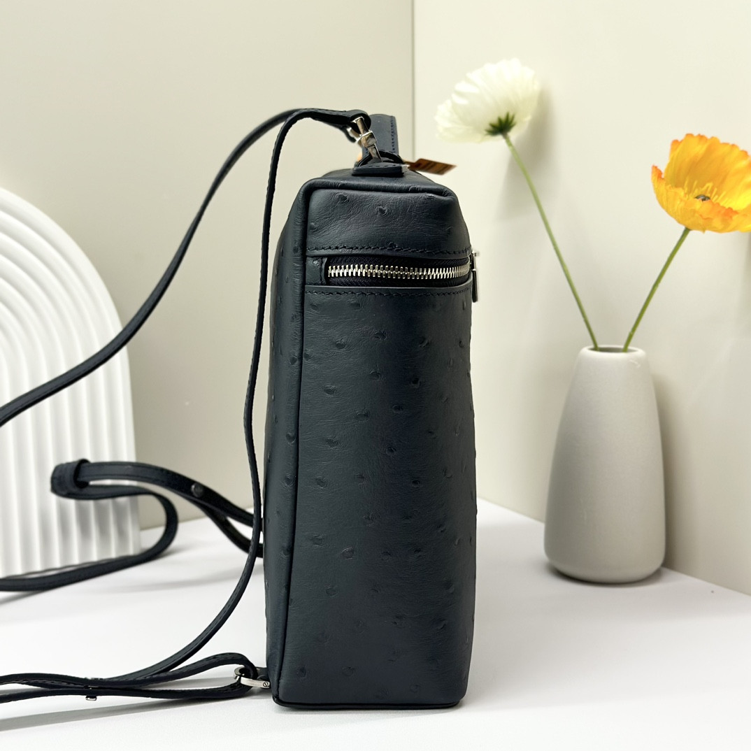 Loro Piana Extra Pocket backpack L23.5 Ostrich-grained Leather 23 x 21 x 8 cm