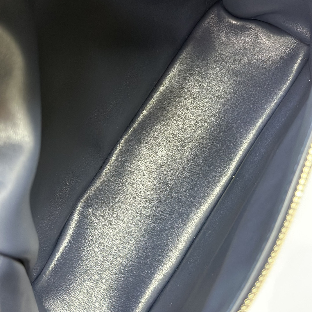 Loro Piana Extra Pocket backpack L23.5 Ostrich-grained Leather 23 x 21 x 8 cm