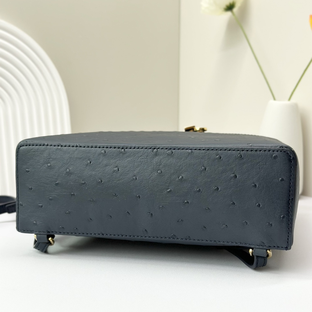 Loro Piana Extra Pocket backpack L23.5 Ostrich-grained Leather 23 x 21 x 8 cm