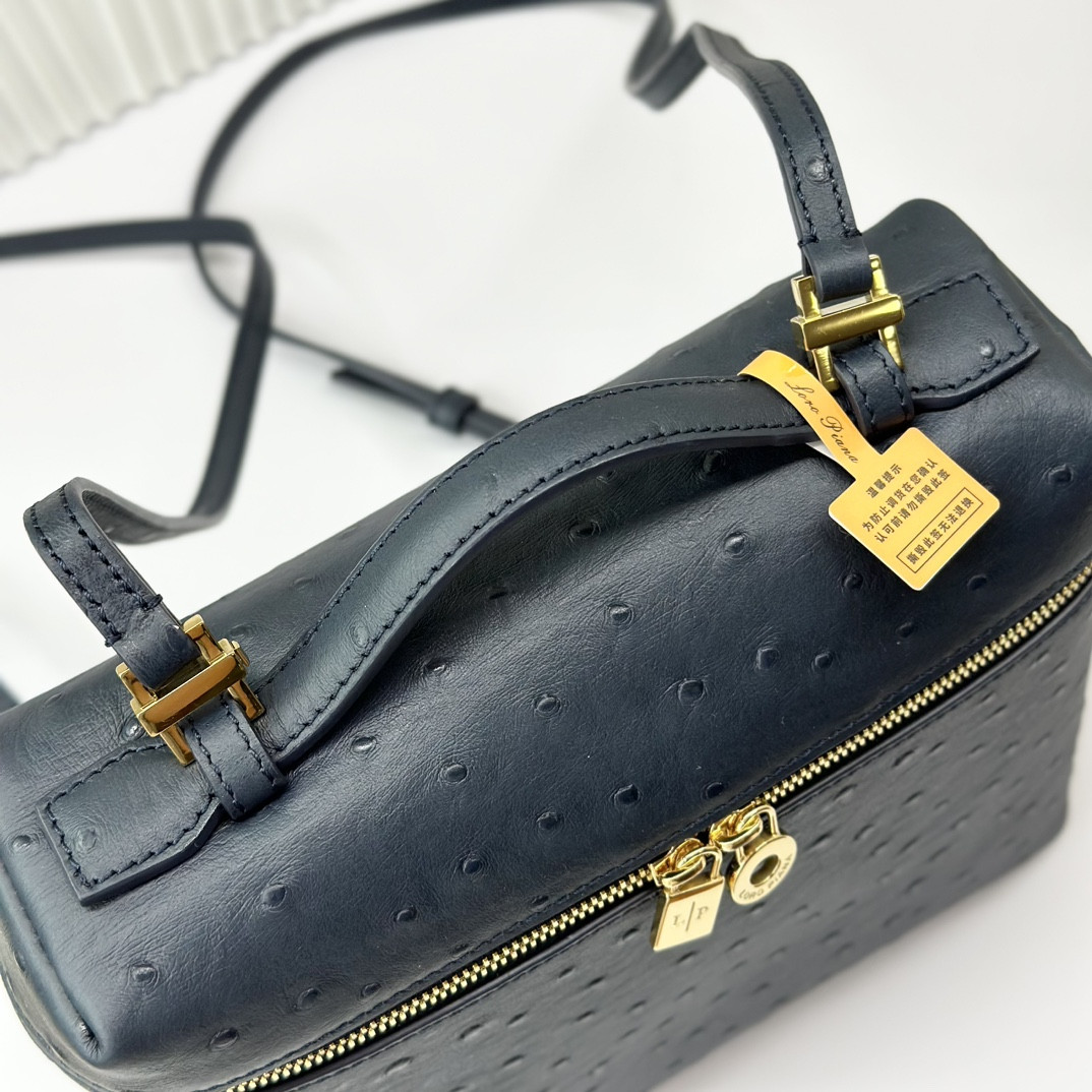 Loro Piana Extra Pocket backpack L23.5 Ostrich-grained Leather 23 x 21 x 8 cm