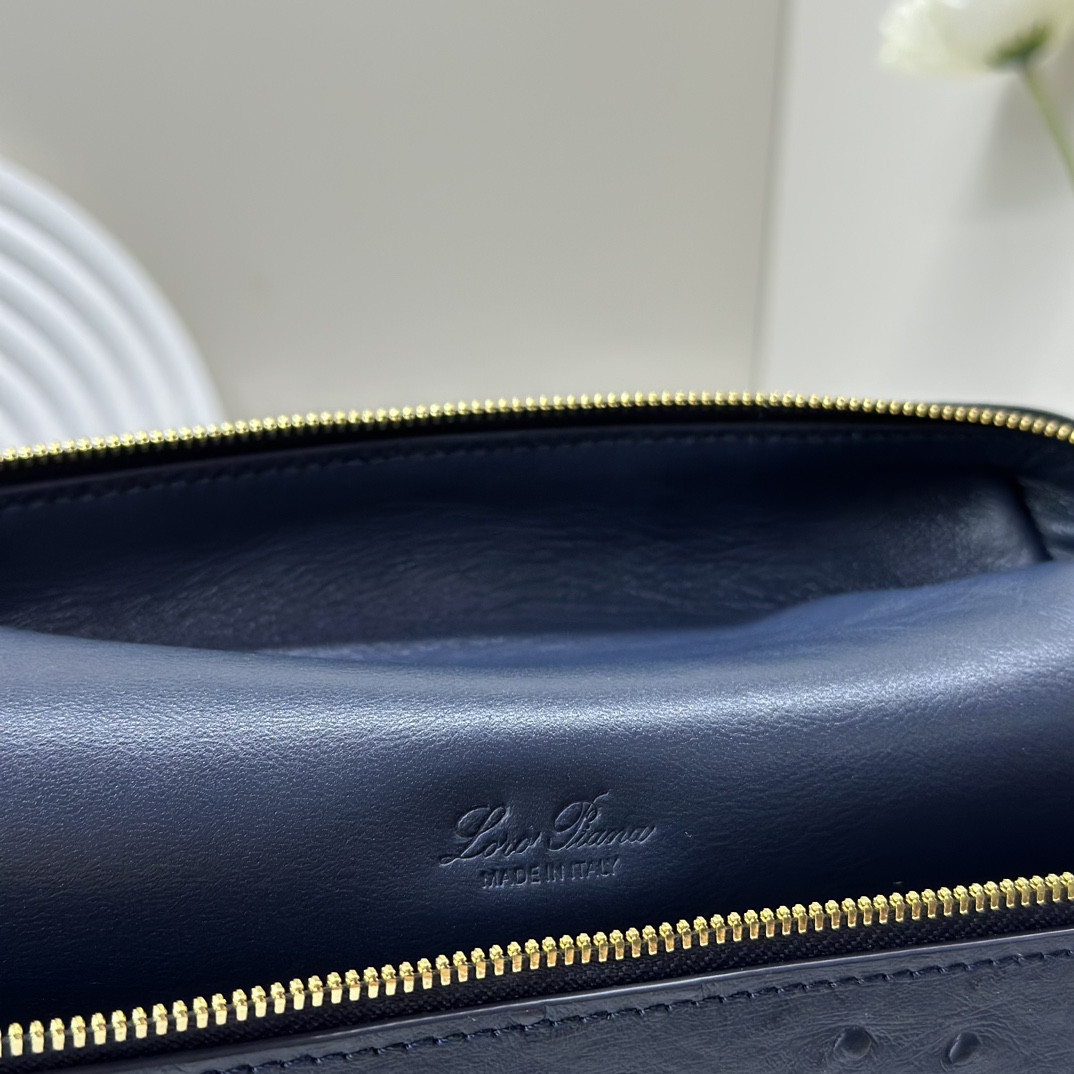 Loro Piana Extra Pocket backpack L23.5 Ostrich-grained Leather 23 x 21 x 8 cm