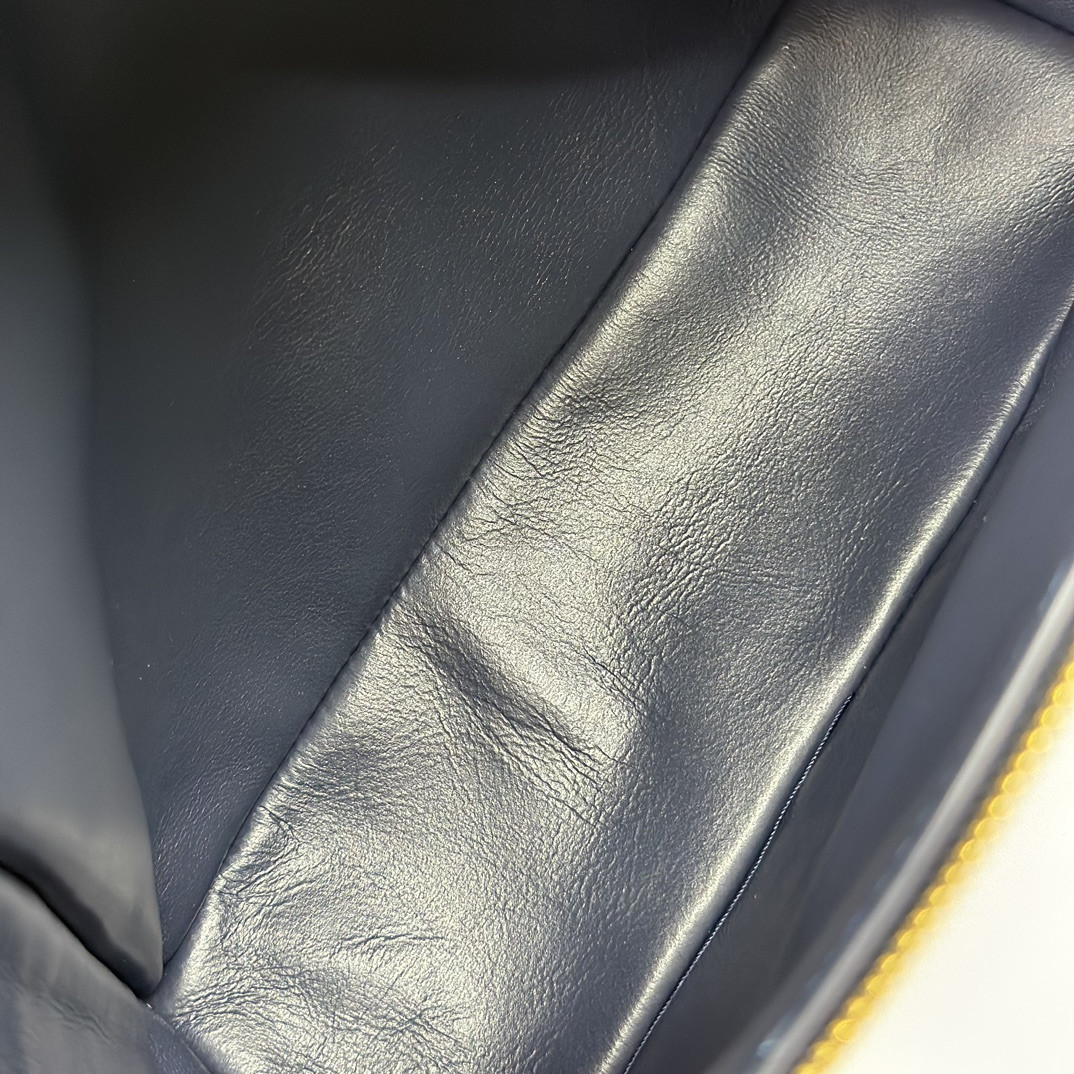 Loro Piana Extra Pocket backpack L23.5 Ostrich-grained Leather 23 x 21 x 8 cm