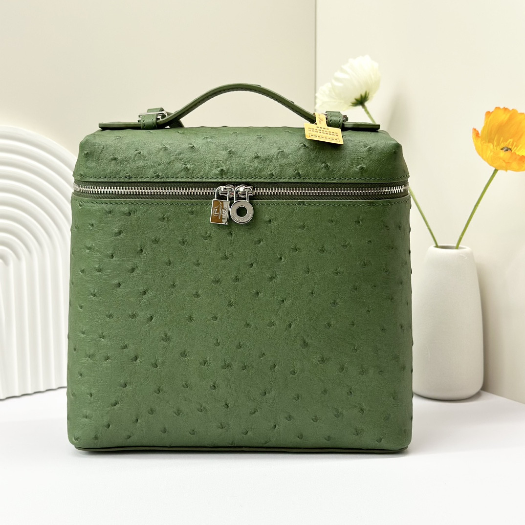 Loro Piana Extra Pocket backpack L23.5 Ostrich-grained Leather 23 x 21 x 8 cm