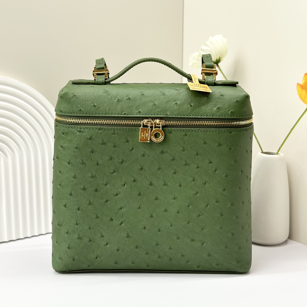 Loro Piana Extra Pocket backpack L23.5 Ostrich-grained Leather 23 x 21 x 8 cm