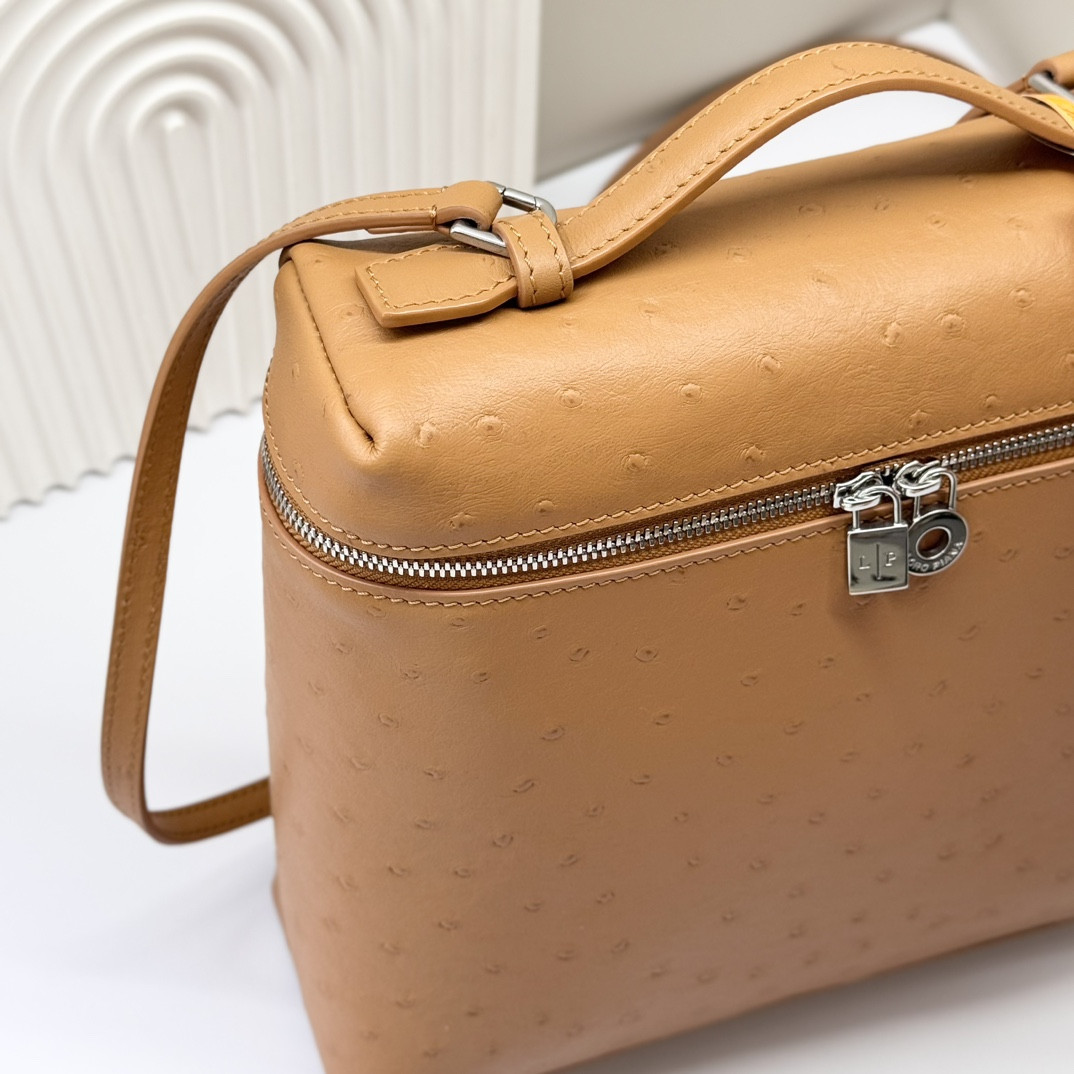 Loro Piana Extra Pocket backpack L23.5 Ostrich-grained Leather 23 x 21 x 8 cm